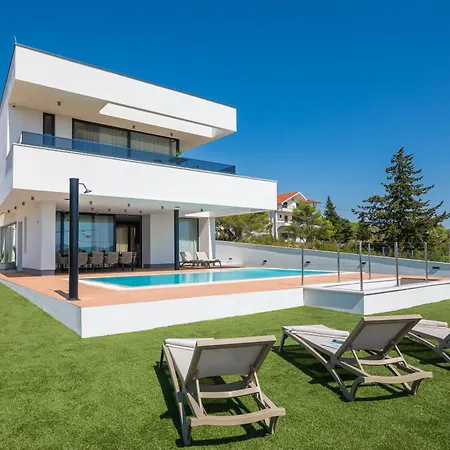 Calvi Zadarvillas *